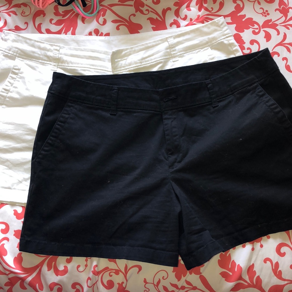 ❤️2 Liz Clairborne size 16 shorts white/black❤️